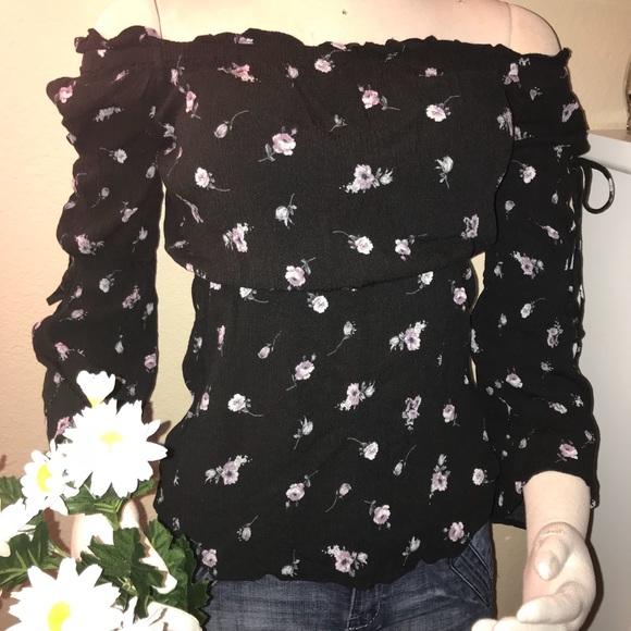 Tops - Boho Long Sleeve Off-the-Shoulder Top S